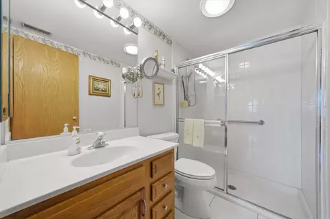 Bath - 545 S River Rd #505, Des Plaines, IL 60016 photo 1 of 2