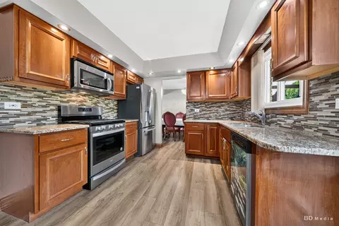 Kitchen - 7288 W 83rd St, Bridgeview, IL 60455 photo 2 of 4