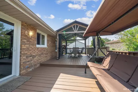 Exterior - 7288 W 83rd St, Bridgeview, IL 60455 photo 5 of 8