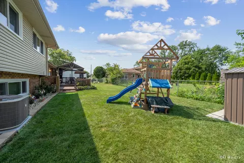 Exterior - 7288 W 83rd St, Bridgeview, IL 60455 photo 3 of 8