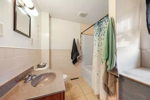 Bath - 550 W Henry St, Kankakee, IL 60901 photo 1 of 1