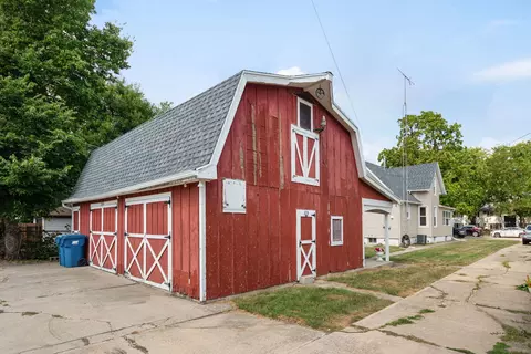 Exterior - 550 W Henry St, Kankakee, IL 60901 photo 3 of 5