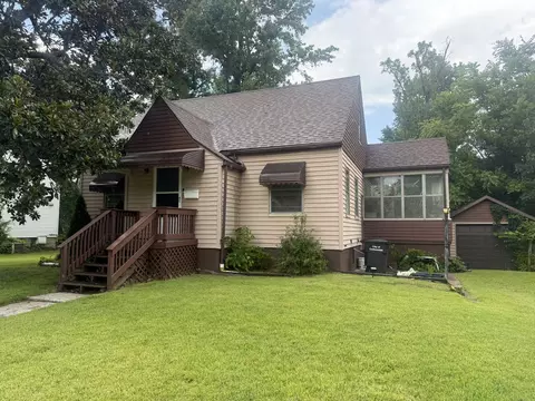 1108 W Walkup Ave, Carbondale, IL 62901