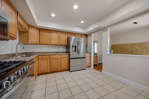 Kitchen - 369 Cedar Tree Ct, Hoffman Estates, IL 60169 photo 1 of 2