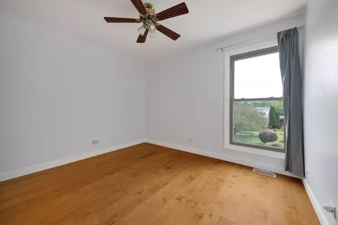 Bedroom - 369 Cedar Tree Ct, Hoffman Estates, IL 60169 photo 2 of 2