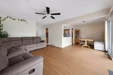 Living - 369 Cedar Tree Ct, Hoffman Estates, IL 60169 photo 2 of 2
