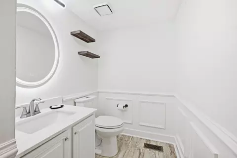 Bath - 1320 Burns Dr, Elgin, IL 60120 photo 1 of 3