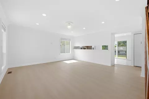Living - 1320 Burns Dr, Elgin, IL 60120 photo 2 of 7