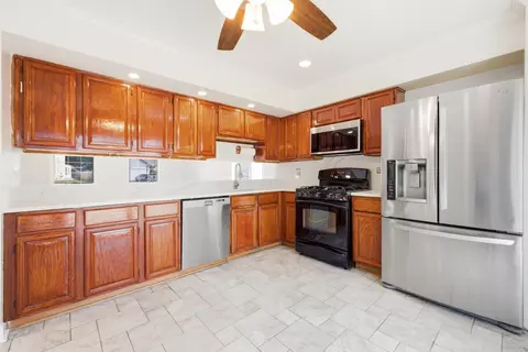 Kitchen - 1320 Burns Dr, Elgin, IL 60120 photo 2 of 5