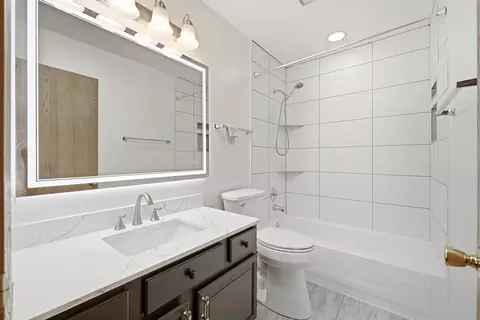 Bath - 1320 Burns Dr, Elgin, IL 60120 photo 3 of 3