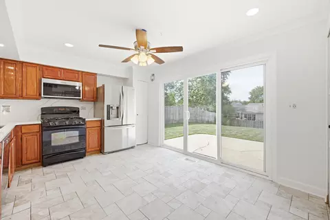 Kitchen - 1320 Burns Dr, Elgin, IL 60120 photo 1 of 5