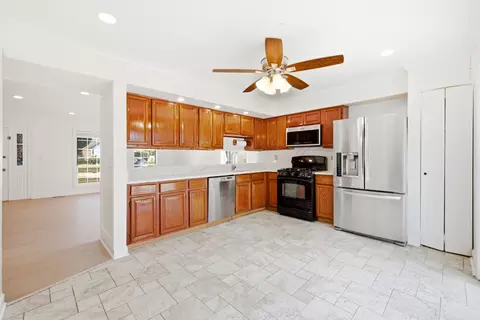 Kitchen - 1320 Burns Dr, Elgin, IL 60120 photo 3 of 5