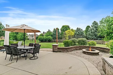 Exterior - 651 Clover Dr, Algonquin, IL 60102 photo 2 of 5
