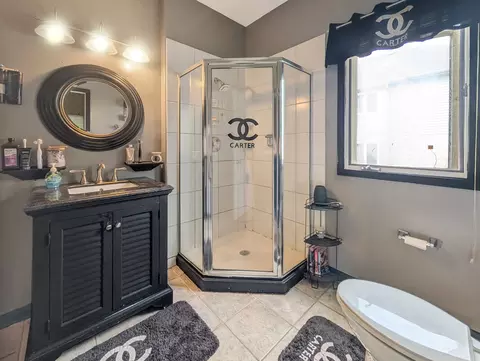 Bath - 3811 River Rd, Hazel Crest, IL 60429 photo 1 of 2