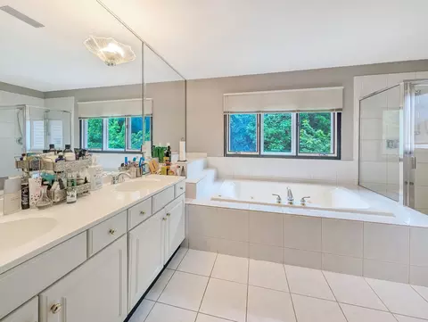 Bath - 3811 River Rd, Hazel Crest, IL 60429 photo 2 of 2