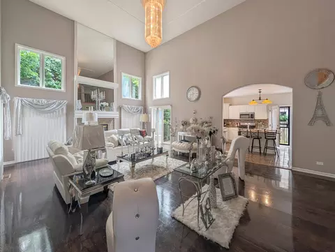 Living - 3811 River Rd, Hazel Crest, IL 60429 photo 1 of 2