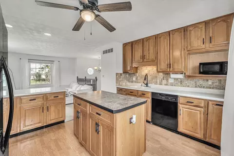 Kitchen - 4809 50th Ave, Moline, IL 61265 photo 1 of 5
