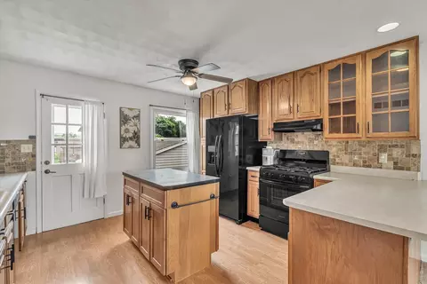 Kitchen - 4809 50th Ave, Moline, IL 61265 photo 3 of 5