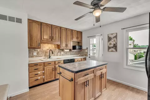 Kitchen - 4809 50th Ave, Moline, IL 61265 photo 2 of 5