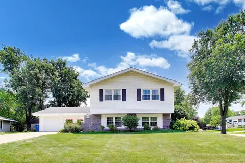 23 W235 Westchester Ct, Glen Ellyn, IL 60137