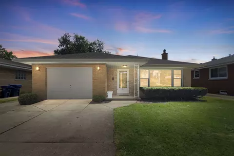 917 Community Dr, La Grange Park, IL 60526
