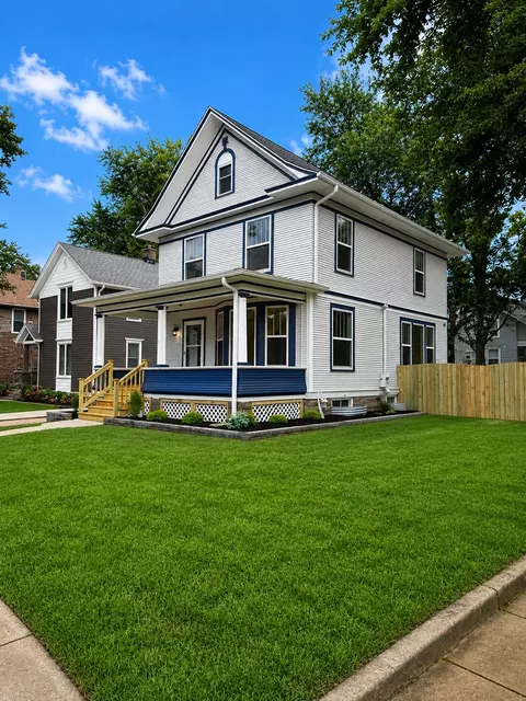 Exterior - 719 5th St, Aurora, IL 60505 photo 2 of 6