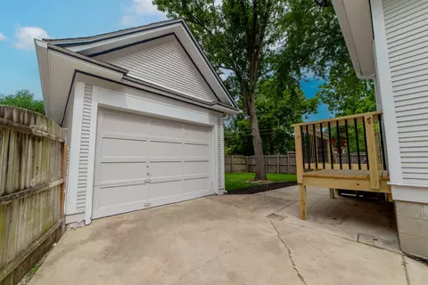 Exterior - 719 5th St, Aurora, IL 60505 photo 4 of 6