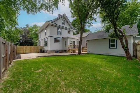 Exterior - 719 5th St, Aurora, IL 60505 photo 5 of 6