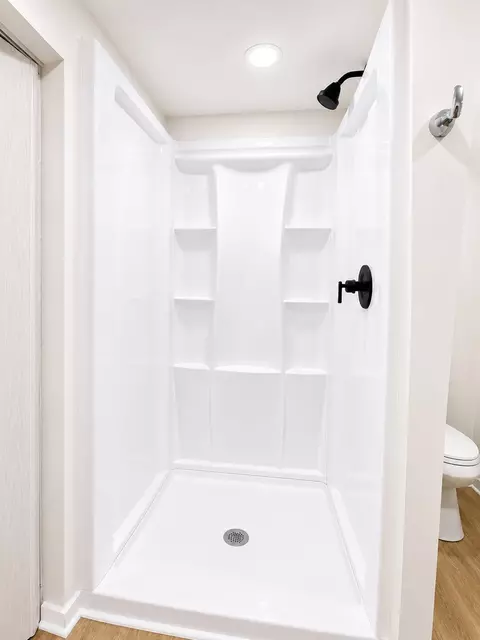 Bath - 719 5th St, Aurora, IL 60505 photo 7 of 7