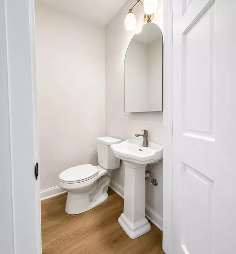 Bath - 719 5th St, Aurora, IL 60505 photo 1 of 7