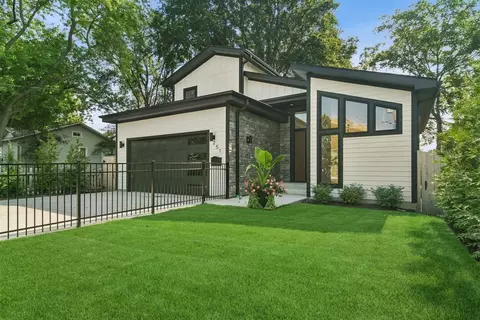 251 High St, Highwood, IL 60040