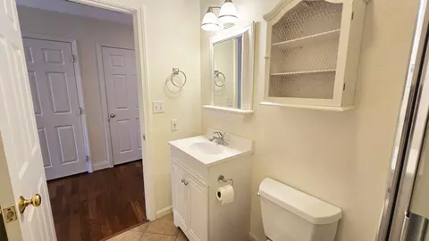 Bath - 2530 S Pine St, Centralia, IL 62801 photo 3 of 6