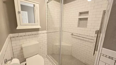 Bath - 2530 S Pine St, Centralia, IL 62801 photo 5 of 6