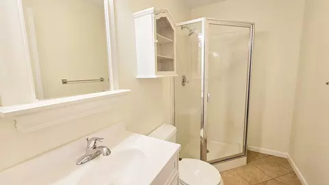 Bath - 2530 S Pine St, Centralia, IL 62801 photo 1 of 6