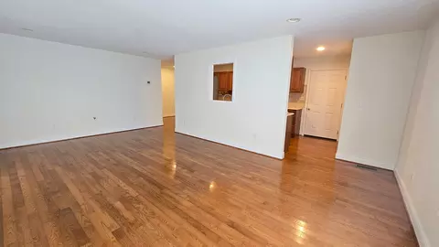 Living - 2530 S Pine St, Centralia, IL 62801 photo 2 of 5