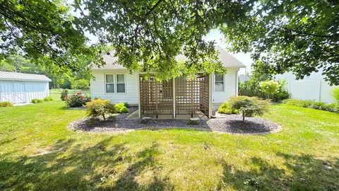 Exterior - 2530 S Pine St, Centralia, IL 62801 photo 11 of 17