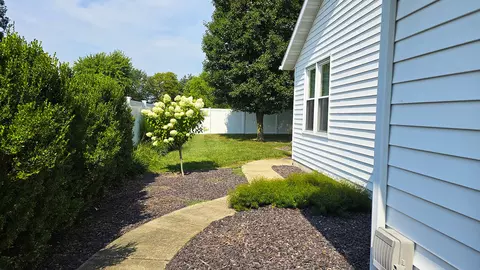 Exterior - 2530 S Pine St, Centralia, IL 62801 photo 7 of 17