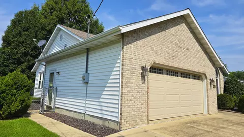 Exterior - 2530 S Pine St, Centralia, IL 62801 photo 6 of 17