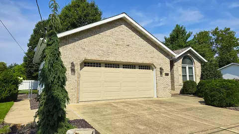Exterior - 2530 S Pine St, Centralia, IL 62801 photo 5 of 17