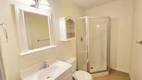 Bath - 2530 S Pine St, Centralia, IL 62801 photo 2 of 6