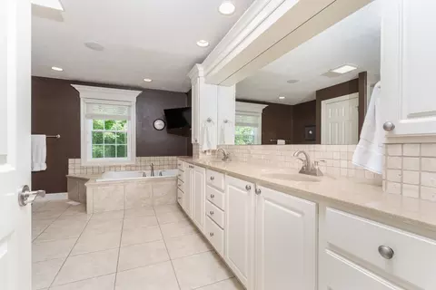 Bath - 15 Strawberry Rd, Bloomington, IL 61704 photo 1 of 5