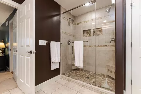 Bath - 15 Strawberry Rd, Bloomington, IL 61704 photo 3 of 5