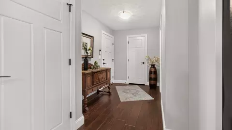 Entry Way - Undisclosed, Normal, IL 61761 photo 4 of 5