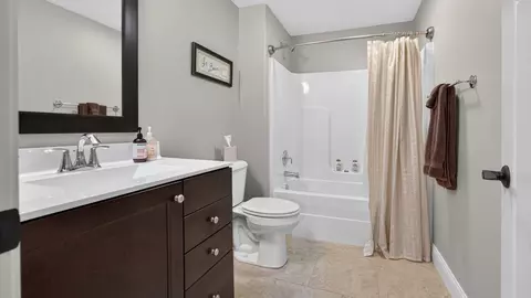 Bath - Undisclosed, Normal, IL 61761 photo 3 of 3