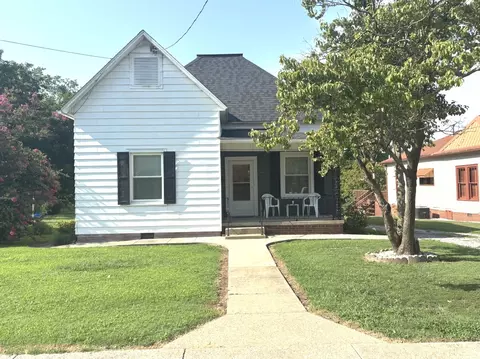 410 E Locust St, Harrisburg, IL 62946