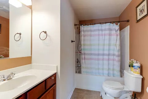 Bath - Undisclosed, Aurora, IL 60504 photo 4 of 4