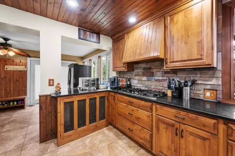 Kitchen - 202 E Prospect St, Kewanee, IL 61443 photo 3 of 4