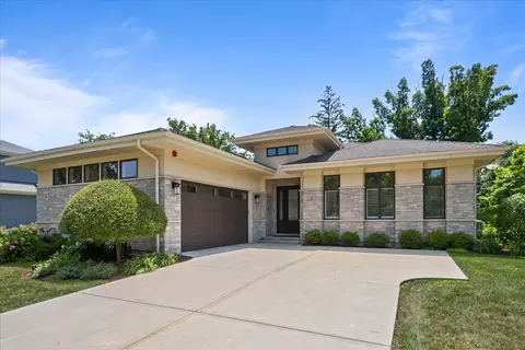 23 Heritage Dr, Highland Park, IL 60035