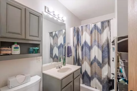 Bath - 2 Harrison Ct, Bloomington, IL 61704 photo 1 of 2
