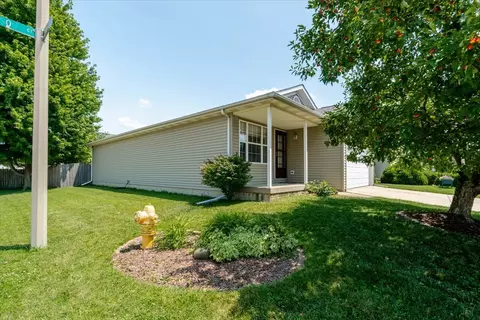 Exterior - 2 Harrison Ct, Bloomington, IL 61704 photo 2 of 5